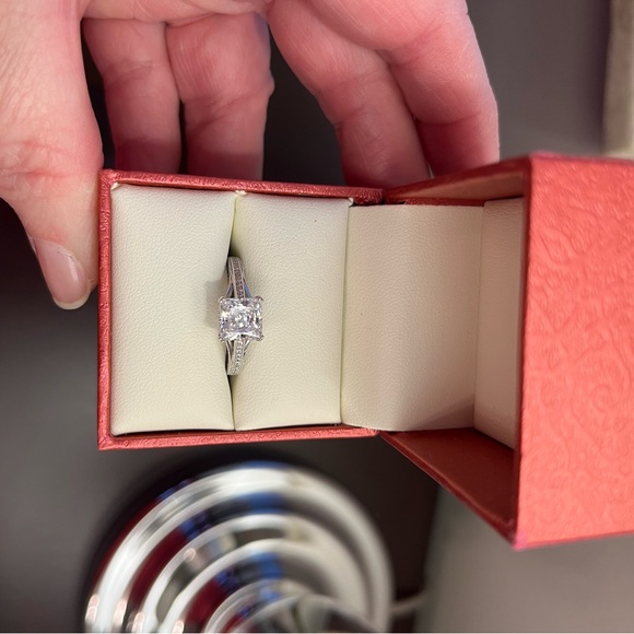 Princess Cut Engagement Ring - Picture 10 of 11